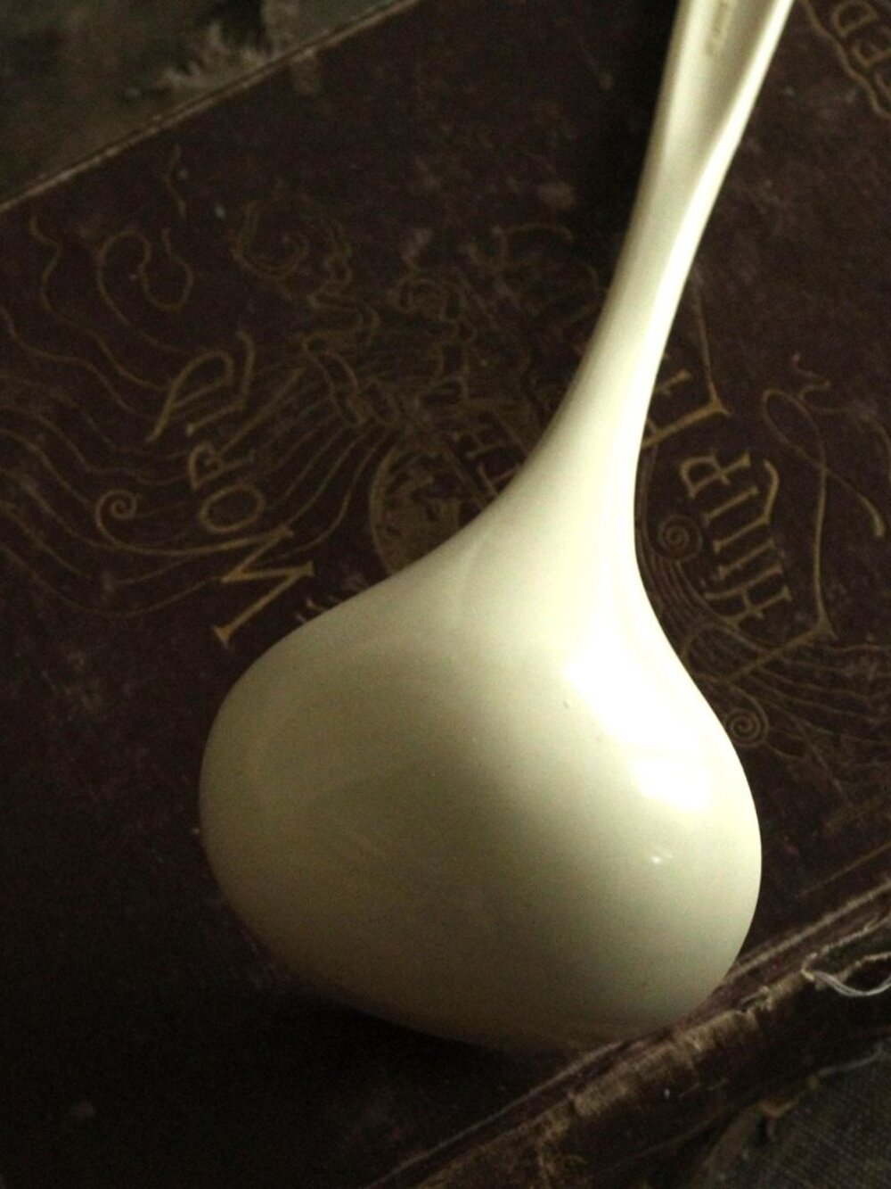 Vintage 1970s Large Serving Spoon, Cream Melamine Ware, Made in Taiwan - Picture 7 of 10